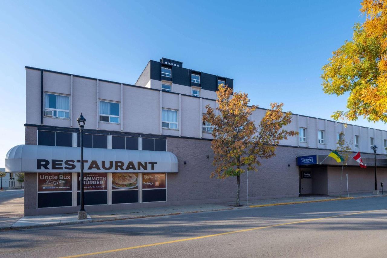 Travelodge By Wyndham Prince Albert Exterior photo